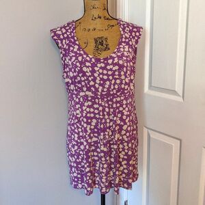 Daisy Fuentes purple and white blouse